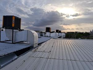 เครื่องทำความเย็นอุตสาหกรรม JCB EAC22 Pro เทคโนโลยี PMSM ประสิทธิภาพการใช้พลังงานสูงสุดสำหรับความต้องการในการทำความเย็นในอุตสาหกรรม - Product Image 4