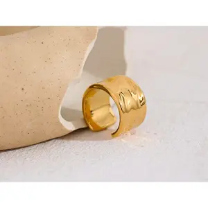 Anillo de Acero Inoxidable Ancho Geométrico Chapado en Oro de 18K, con Incrustaciones de Corte Eternity, Moderno, Simple y Elegante para Fiestas - Product Image 6