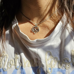 Pendentif léger en argent avec symbole coeur infini Meilleur cadeau religieux pour les pendentifs à breloque amoureux - Product Image 4