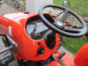ขายรถแทรกเตอร์ Kubota L1-382 HST 4WD ระบบไฮโดรสแตติก 38 แรงม้า ดีเซล ขนาดกะทัดรัด พร้อมที่ตักด้านหน้า เครื่องจักรกลการเกษตร - Product Image 5