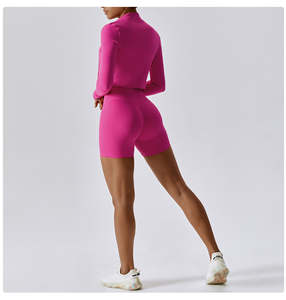 Ensemble de yoga 3 pièces à manches longues pour femmes, vêtements de sport personnalisés durables, vêtements de sport respirants, costume de yoga à motif solide à taille élastique - Product Image 4