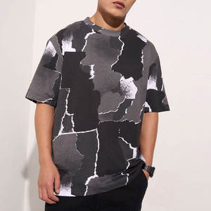 เสื้อยืดคอกลมแขนสั้นพิมพ์ลายกราฟิกคอลลาจกระดาษฉีกสีดำเทาสำหรับผู้ชาย เสื้อยืดโอเวอร์ไซส์สไตล์สตรีท - Product Image 5