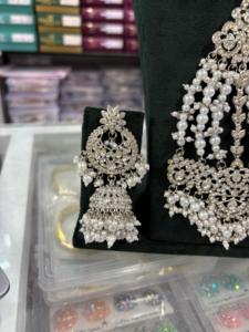 Parures de bijoux traditionnels indiens en pierre blanche, élégantes, pour mariage, colliers et coiffures pour femmes - Product Image 4