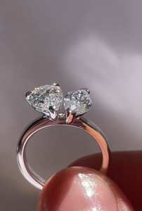 Anillo Toi Moi Clásico Chapado en Oro con Moissanita Corte Marquesa Color D VVS, Plata de Ley 925, Regalo de Boda para Mujer, Joyería Única - Product Image 2