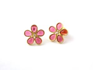Pendientes hechos a mano de latón de cuarzo rosa-Regalo para mujer Pendientes de tuerca de flores - Product Image 2
