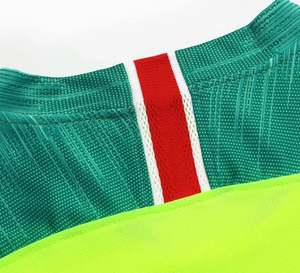 ชุดฟุตบอลสโมสรคุณภาพสูงสั่งทำพิเศษ ผ้าโพลีเอสเตอร์ 100% ระบายอากาศได้ดี พร้อมปักโลโก้และชื่อทีม ชุดฟุตบอลพรีเมียมสำหรับผู้ชาย - Product Image 4