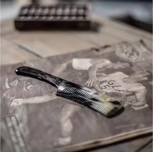 หวีฮอร์นควายธรรมชาติสีธรรมชาติหวีแตรป้องกันไฟฟ้าสถิตย์สำหรับเป็นของขวัญวันหยุดจากงานฝีมือจันทร์เสี้ยว - Product Image 2