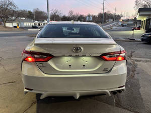 Toyota Camry SE 2024 d'occasion en excellent état - Product Image 3