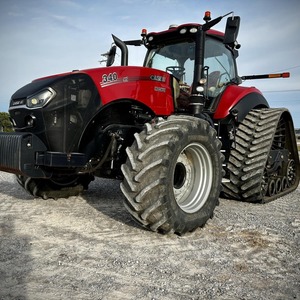 Tracteur 4x4 robuste IH Magnum 340, 20 CV, couple élevé, capacité de travail exceptionnelle, pour grandes surfaces agricoles - Product Image 1