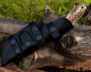 Los mejores cuchillos de seguimiento superior marrón hechos a mano de acero de Damasco con cuerno y mango espaciador de latón. - Product Image 6