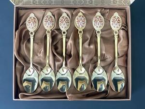 Ensemble élégant de cuillères en or, couverts élégants et durables en acier inoxydable, parfaits pour la cuisine et les occasions spéciales indiennes - Product Image 5