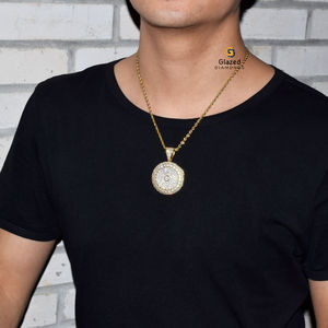 Colgante de diseño único de oro blanco personalizado de 10 quilates elaborado con diamantes de moissanita redondos de corte brillante VVs claridad - Product Image 2