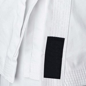 Combinaison de karaté pour l'entraînement aux arts martiaux, fabriquée en tissu de coton respirant offrant confort et durabilité pour la pratique quotidienne au dojo. - Product Image 4