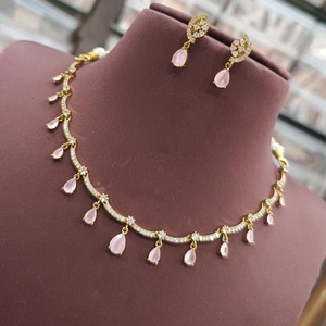 Hermoso conjunto de collar chapado en oro simple de la mejor calidad exclusivo diseño único con pendientes para colección de boda para mujer - Product Image 1