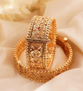 Bracelets en laiton lourds plaqués or antique, manchette large avec un travail complexe en forme de cœur, pierre de rubis, pour mariage, disponibles à prix de gros. - Product Image 1