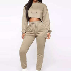 Conjunto de chándal de Top corto con logotipo personalizado unisex Traje elegante para mujer con suministro ODM informal de invierno ajustado - Product Image 6