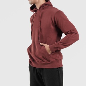 ชุดเซ็ตเสื้อฮู้ดสีแดงเลือดหมูและกางเกงจ็อกเกอร์สีดำ ผ้าฟลีซ อุ่นสบายสำหรับฤดูหนาว ชุดลำลองสไตล์สปอร์ต ชุดออกกำลังกายกลางแจ้งสุดเท่ - Product Image 2