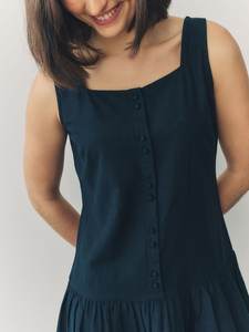 Design Boho tendance Combine confort et style avec une mini robe Boho à col carré bleu marine - Product Image 4