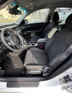 KIA OPTIMA 2020 d'occasion en excellent état, boîte automatique 6 vitesses, traction avant, faible consommation, 185 ch, 2.4L, transmission LX FWD, prête pour la route - Product Image 2