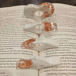 Support de page de livre en résine, poignée pour les doigts, accessoire de lecture durable et confortable, parfait pour les livres, les documents d'étude, les journaux et les romans - Product Image 1