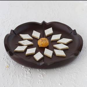 Bandeja de Madera Decorativa, Moderna y Ecológica, Apta para Alimentos, para Servir Aperitivos, Cupcakes, Charcutería, Regalo de Inauguración de Casa - Product Image 1