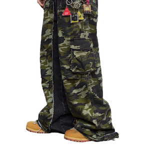 Pantalon cargo évasé en denim stretch coton, coupe slim, taille mi-haute, effet délavé camouflage personnalisé, bords bruts, patchwork, style streetwear - Product Image 6