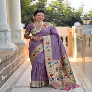 Sari en soie Paithani douce VASTRA COTTAGE avec tissage Zari Meenakari, riche bordure de pallu, glands et blouse en soie assortie - Product Image 5