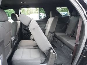 2023 C-h-e-v-r-o-l-e-t T-r-a-v-e-r-s-e L T Tissu AWD avec faible kilométrage et prix abordable en stock prêt pour l'expédition - Product Image 6