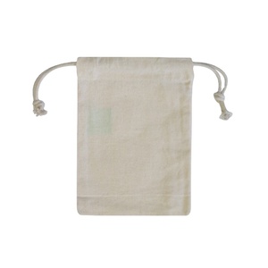 Bolsa con cordón de muselina de lona de algodón con logotipo personalizado y cierre de terciopelo, función lavable para compras y regalos - Product Image 1