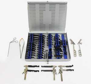 Retractor Lumbar Astrin Surgical Koros Blackbelt, Juego Completo de Instrumentos de Cirugía de Columna Vertebral de Acero Inoxidable, Fuente de Alimentación Manual MOL - Product Image 1