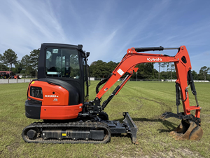 Mini-excavatrice Kubota KX033-4 abordable, excavatrice sur chenilles de 3,3 tonnes, économique en carburant, utilisée pour l'agriculture et la construction - Product Image 6