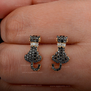 Pendientes de Oro Amarillo Macizo de 18 Quilates con Forma de Gato y Diamantes Blancos y Negros para Mujer - Product Image 3