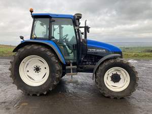 Tracteur agricole d'occasion 4x4 Holland TS 115 en bon état, prêt à être expédié, en stock, de qualité supérieure, à vendre. - Product Image 2