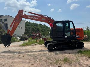 Excavatrice hydraulique lourde ZX130 de 13 tonnes, 74,9 kW, sur chenilles, avec godet de 0,52 m³ pour travaux de carrière, d'aggregats et de terrassement - Product Image 4