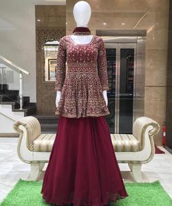 Nouvelle arrivée de mariage Top + Sharara Prix le plus bas du marché Surat Gujarat vêtement ethnique Alphanumero - Product Image 3