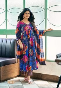 Tela de estampado pesado con pantalón cosido y candelabro de algodón dupatta Aliya cut Kurt set para venta en línea - Product Image 6