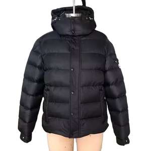 2025 Nueva chaqueta de invierno ligera de moda para hombres logotipo personalizado burbuja Casual cálido Puffer con cuello de lona con capucha - Product Image 3