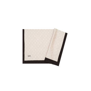 Chal Cuadrado con Bordes de Poliéster en Color Blanco Hueso y Diseño Estampado - Product Image 1