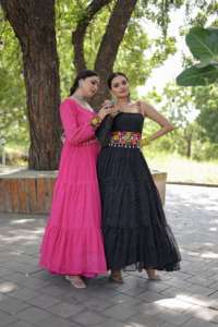 Vente en gros d'usine Robe Navaratri Leheriya Impression numérique avec patchwork Kutchi Robe de mariage en fausse georgette - Product Image 2