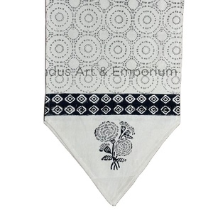 Chemin de table en coton imprimé main rose, chemin de table à manger, chemin pour table à manger 100% coton - Product Image 1