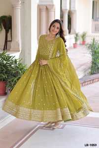 Vêtements ethniques indiens en faux georgette avec de riches sequins et des broderies en zari, robes Anarkali prêtes à porter pour les mariages - Product Image 2