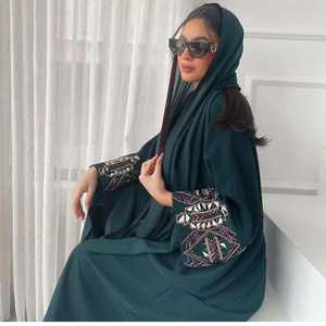 Abaya luxueuse en soie verte à manches longues anti-rides pour adultes, robe musulmane élégante pour femmes, travail de broderie magnifique - Product Image 4