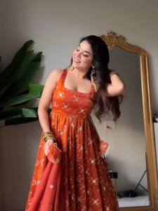 Ensemble Anarkali Kurta long sans manches en rayonne brodée Unity Luxure pour femme, avec dupatta assorti – Tenue ethnique élégante et respirante pour les fêtes - Product Image 4