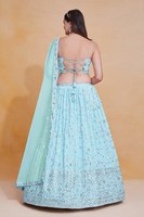 Für Frauen, die die perfekte Mischung aus Tradition und Glamour verkörpern möchten, ist dieses schicke Lehenga Choli Set zum Großhandels preis