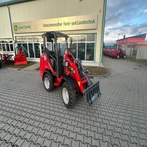 Chargeuse sur pneus compacte Weidermann 1390 rouge, mini-chargeuse frontale diesel avec godet pour l'agriculture et la construction, à vendre - Product Image 1