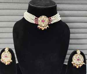 Pierre Kundan unique traditionnelle avec collier en laiton perlé pour tenue de fête ethnique pour fiançailles de mariage et anniversaire - Product Image 1
