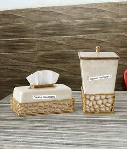 Caja de Pañuelos de Metal Texturizado y Madera, Porta Servilletas para Hotel, Hogar y Restaurante con Acabado Dorado - Product Image 3