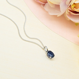 Colgante Minimalista de Zafiro Azul Ovalado de 7x5 mm, Colgante Delicado de Oro Blanco de 14k, Joyería de Regalo de Zafiro para Mujer - Product Image 5