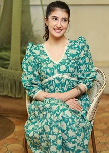 Robe indienne en coton fait à la main, robe d'été élégante à imprimé floral, robe courte boho, cadeau de mariage personnalisé pour la mariée. - Product Image 2