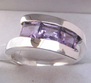 แหวนพลอยแอมะทิสต์ธรรมชาติสำหรับผู้หญิงจาก Shah Gems ทำจากเงินแท้ 925 ชุบโรเดียม เหมาะสำหรับสวมใส่ทุกวัน - Product Image 1